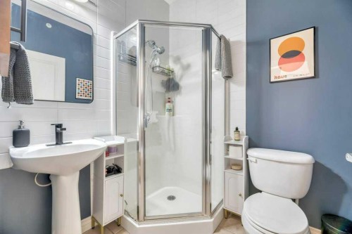 13-148 Rockyledge View Nw, Calgary, AB - Indoor Photo Showing Bathroom