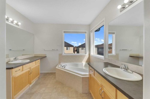 33 Saddlecrest Crescent Ne, Calgary, AB 
