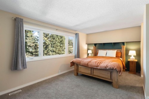 48 Midpark Gardens Se, Calgary, AB - Indoor Photo Showing Bedroom