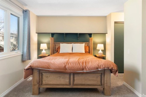 48 Midpark Gardens Se, Calgary, AB - Indoor Photo Showing Bedroom