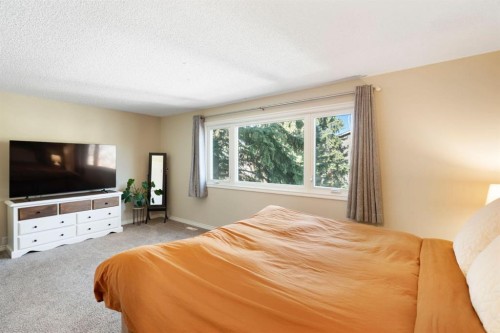 48 Midpark Gardens Se, Calgary, AB - Indoor Photo Showing Bedroom