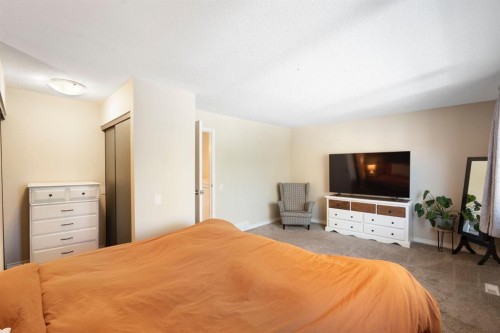 48 Midpark Gardens Se, Calgary, AB - Indoor Photo Showing Bedroom