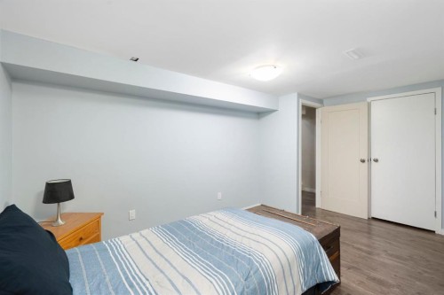 48 Midpark Gardens Se, Calgary, AB - Indoor Photo Showing Bedroom
