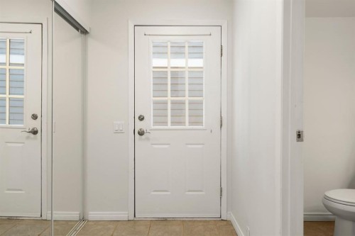 48 Midpark Gardens Se, Calgary, AB - Indoor Photo Showing Other Room