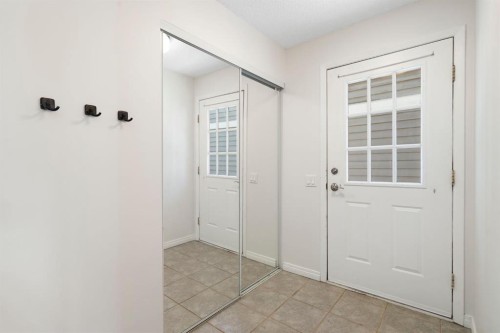 48 Midpark Gardens Se, Calgary, AB - Indoor Photo Showing Other Room