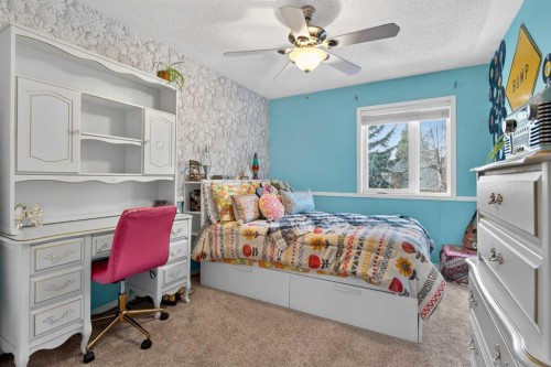 1486 Sunwood Road Se, Calgary, AB - Indoor Photo Showing Bedroom