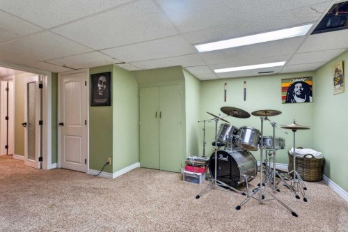 1486 Sunwood Road Se, Calgary, AB - Indoor Photo Showing Other Room