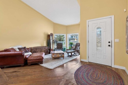 1486 Sunwood Road Se, Calgary, AB - Indoor Photo Showing Living Room