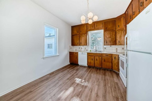 4710 51 Street, Olds, AB - Indoor Photo Showing Kitchen