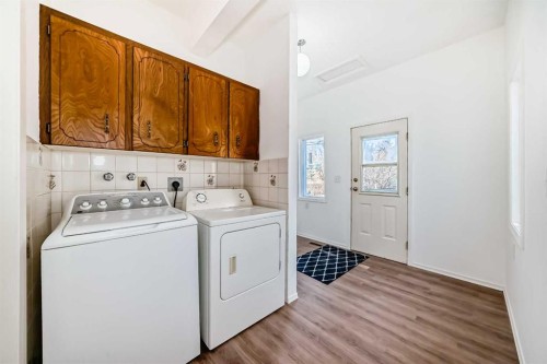 4710 51 Street, Olds, AB - Indoor Photo Showing Laundry Room