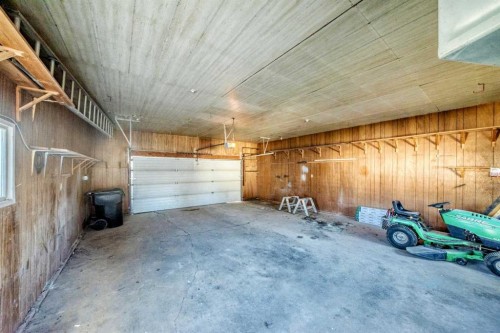 4710 51 Street, Olds, AB - Indoor Photo Showing Garage
