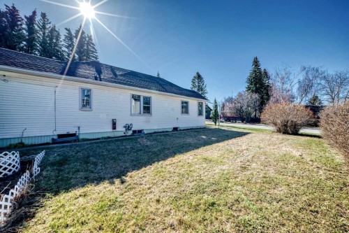 4710 51 Street, Olds, AB - Outdoor