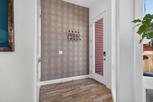 4619 84 Street Nw, Calgary, AB - Indoor Photo Showing Other Room