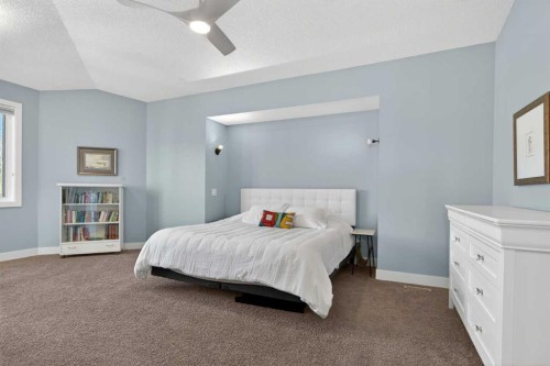 4619 84 Street Nw, Calgary, AB - Indoor Photo Showing Bedroom