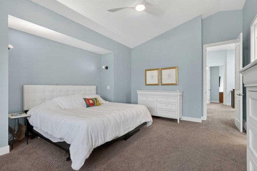 4619 84 Street Nw, Calgary, AB - Indoor Photo Showing Bedroom