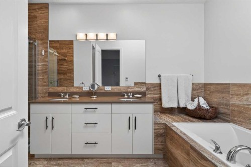 4619 84 Street Nw, Calgary, AB - Indoor Photo Showing Bathroom