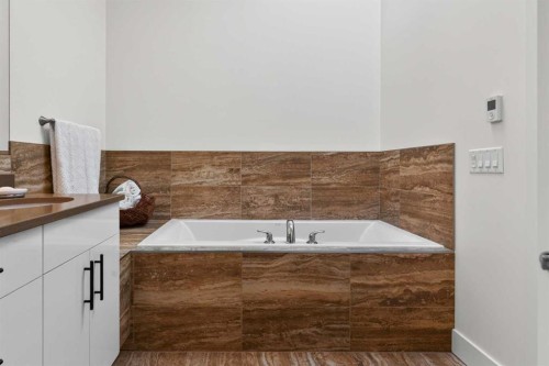 4619 84 Street Nw, Calgary, AB - Indoor Photo Showing Bathroom