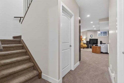 4619 84 Street Nw, Calgary, AB - Indoor Photo Showing Other Room