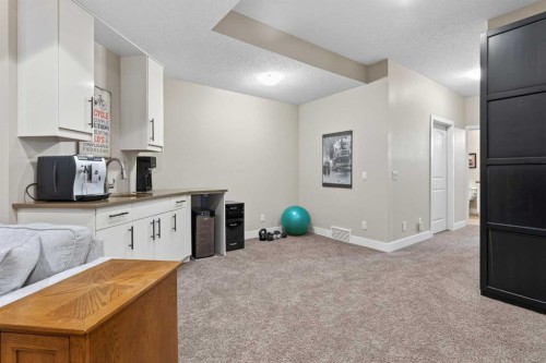 4619 84 Street Nw, Calgary, AB - Indoor Photo Showing Other Room