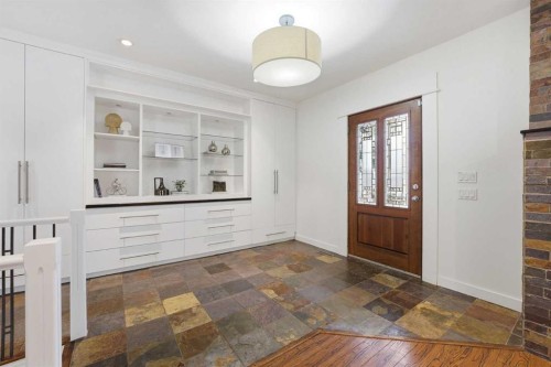 2623 Glenmount Drive Sw, Calgary, AB - Indoor Photo Showing Other Room