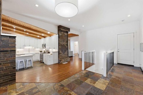 2623 Glenmount Drive Sw, Calgary, AB - Indoor Photo Showing Other Room