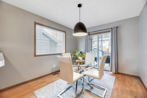 32 Somercrest Manor Sw, Calgary, AB - Indoor Photo Showing Dining Room