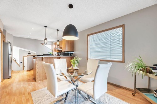 32 Somercrest Manor Sw, Calgary, AB - Indoor Photo Showing Dining Room