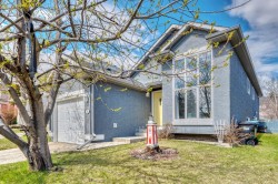 32 Somercrest Manor SW Calgary, AB T2Y 3C3