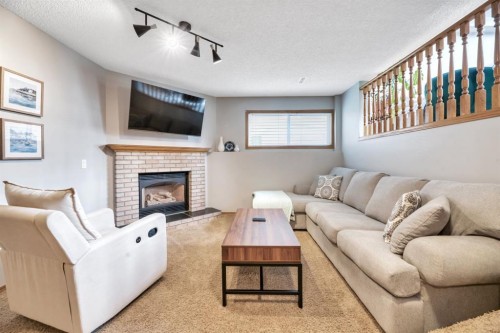 32 Somercrest Manor Sw, Calgary, AB - Indoor Photo Showing Living Room With Fireplace