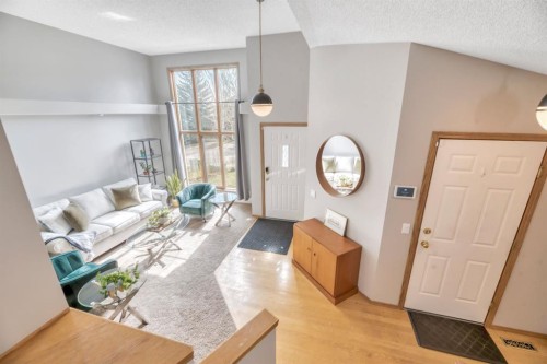 32 Somercrest Manor Sw, Calgary, AB - Indoor Photo Showing Other Room