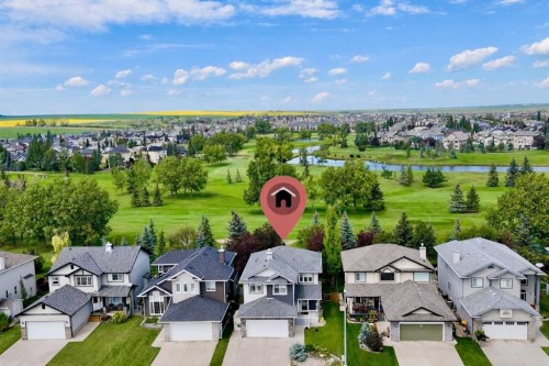 276 Fairways Bay NW Airdrie, AB T4B 2P5