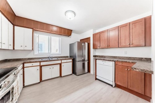417 37 Street Sw, Calgary, AB - Indoor Photo Showing Kitchen With Double Sink