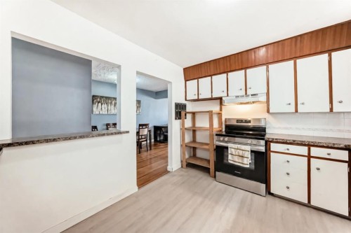 417 37 Street Sw, Calgary, AB - Indoor Photo Showing Kitchen
