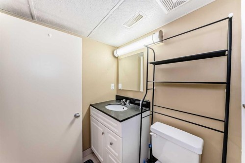 417 37 Street Sw, Calgary, AB - Indoor Photo Showing Bathroom