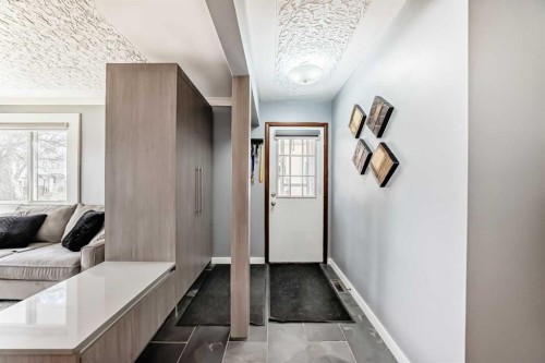 417 37 Street Sw, Calgary, AB - Indoor Photo Showing Other Room