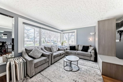 417 37 Street Sw, Calgary, AB - Indoor Photo Showing Living Room