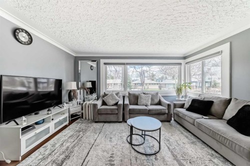 417 37 Street Sw, Calgary, AB - Indoor Photo Showing Living Room