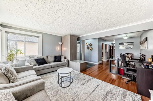 417 37 Street Sw, Calgary, AB - Indoor Photo Showing Living Room