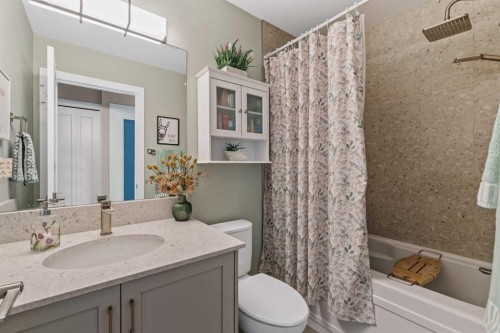 60 Hunterhorn Crescent Ne, Calgary, AB - Indoor Photo Showing Bathroom