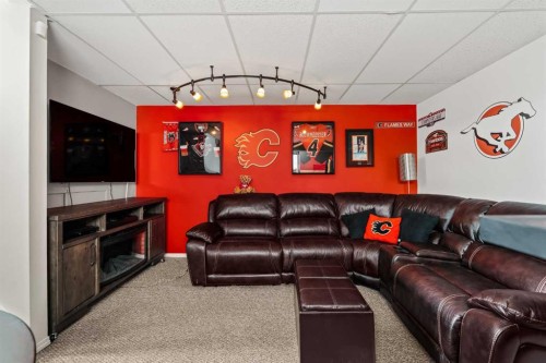 60 Hunterhorn Crescent Ne, Calgary, AB - Indoor Photo Showing Living Room