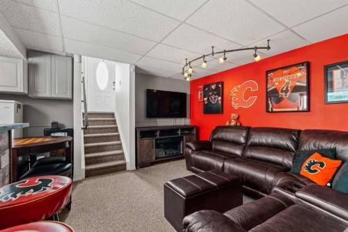 60 Hunterhorn Crescent Ne, Calgary, AB - Indoor Photo Showing Living Room