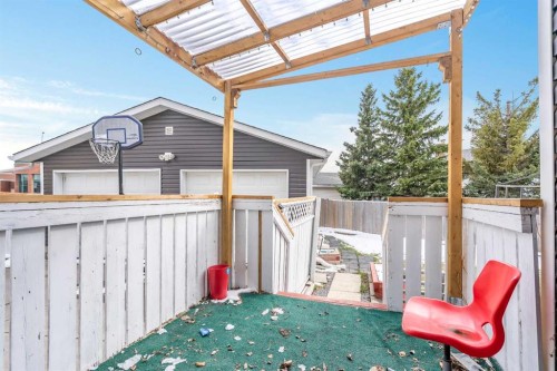 87 Castleglen Road Ne, Calgary, AB - Outdoor