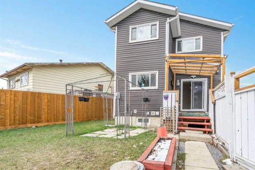 87 Castleglen Road Ne, Calgary, AB - Outdoor