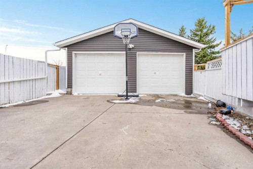 87 Castleglen Road Ne, Calgary, AB - Outdoor With Exterior