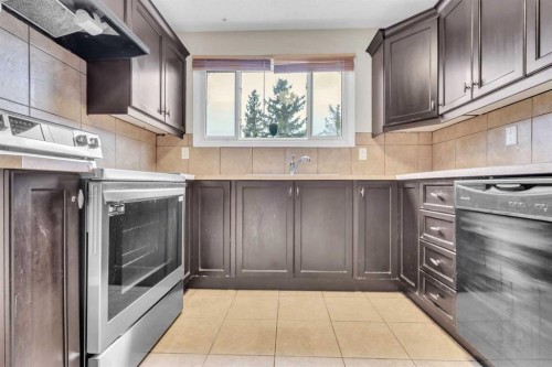 87 Castleglen Road Ne, Calgary, AB - Indoor Photo Showing Kitchen