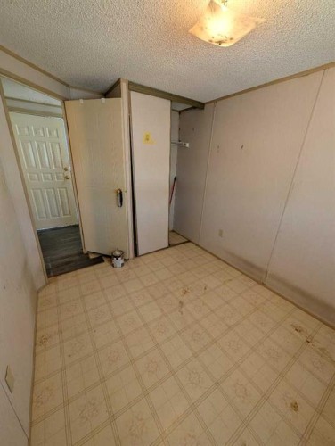 312 Christian Avenue, Standard, AB - Indoor Photo Showing Other Room