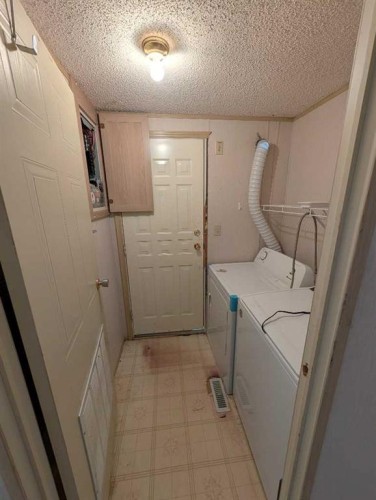 312 Christian Avenue, Standard, AB - Indoor Photo Showing Laundry Room