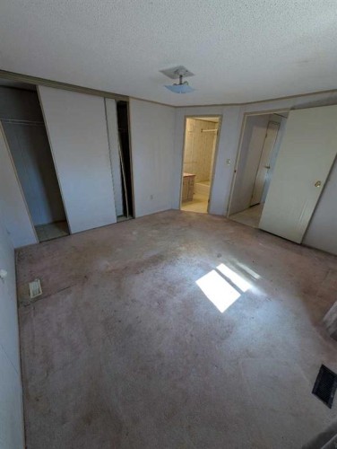 312 Christian Avenue, Standard, AB - Indoor