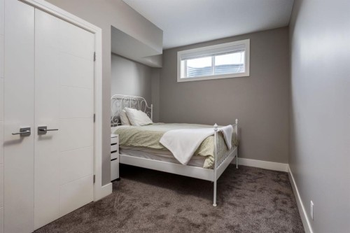 109 Kinniburgh Bay, Chestermere, AB - Indoor Photo Showing Bedroom