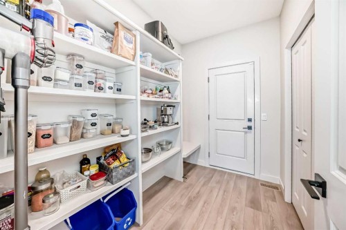 81 Willow Court, Cochrane, AB - Indoor Photo Showing Other Room